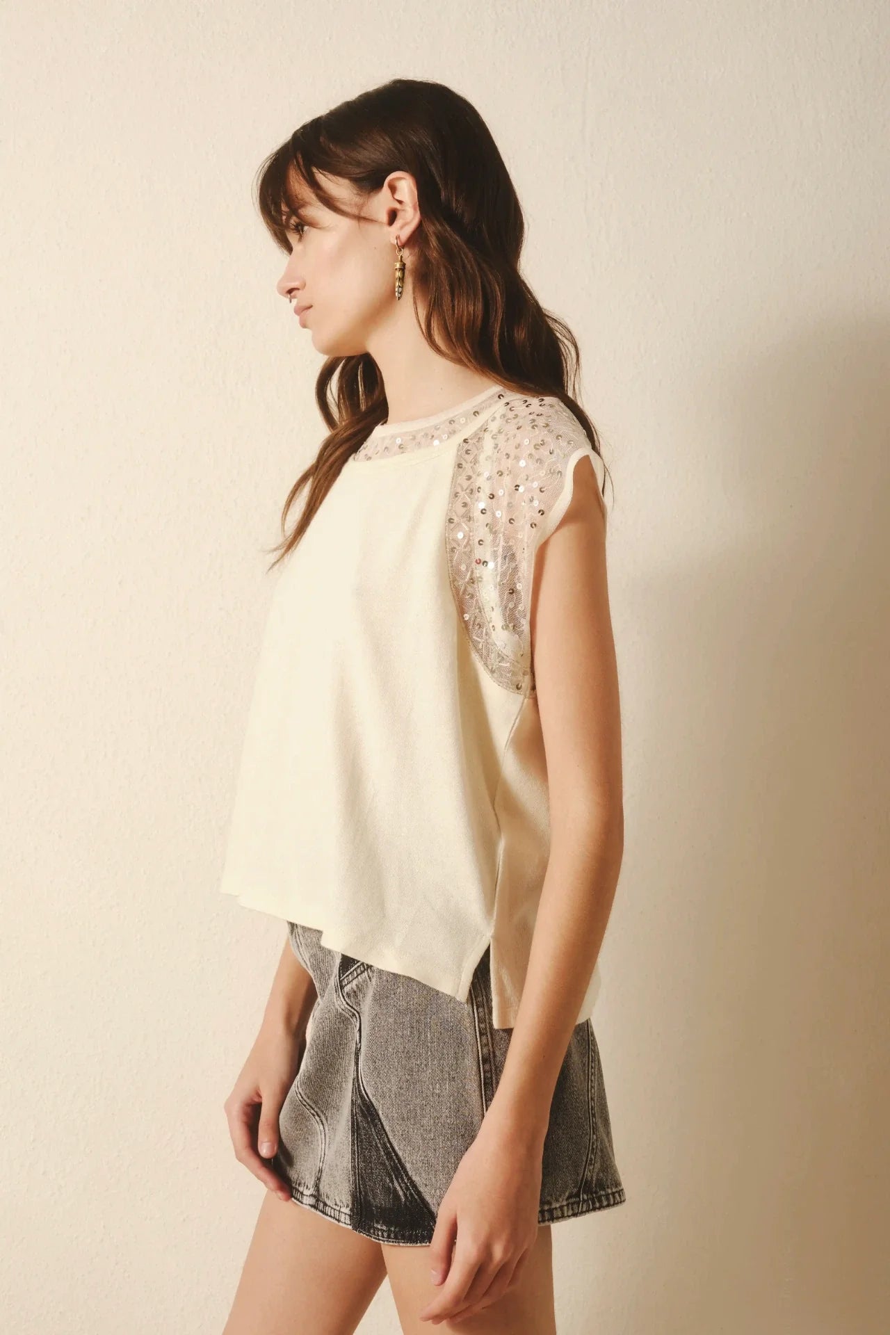 REMERA MINIMAL SEQUINS