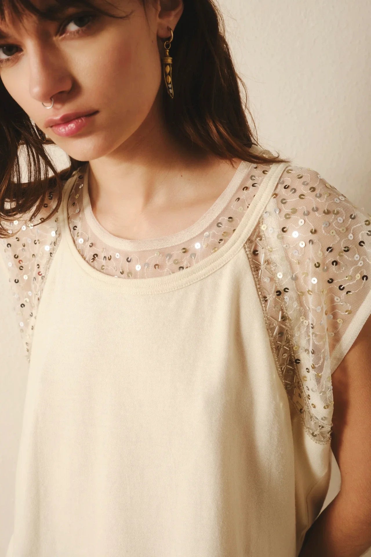 REMERA MINIMAL SEQUINS